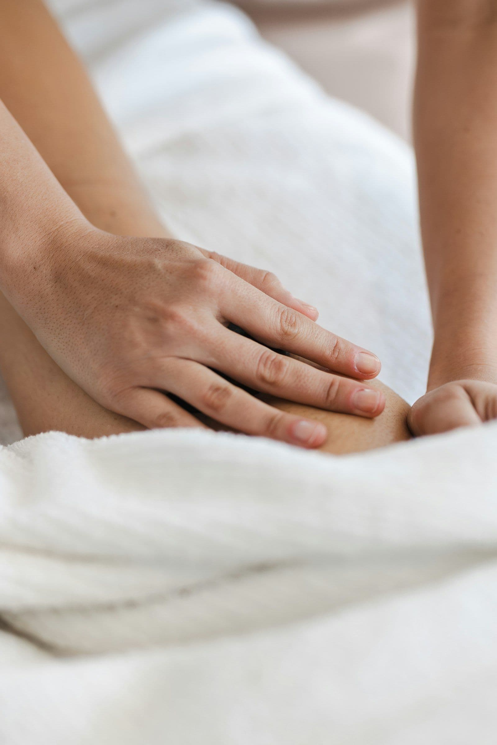 Sports massage on the leg